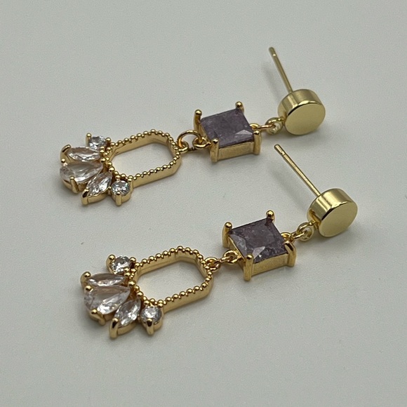 Elegant Dainty & Delicate Gold Earrings for Woman - Classic Stylish Earrings - Picture 3 of 9